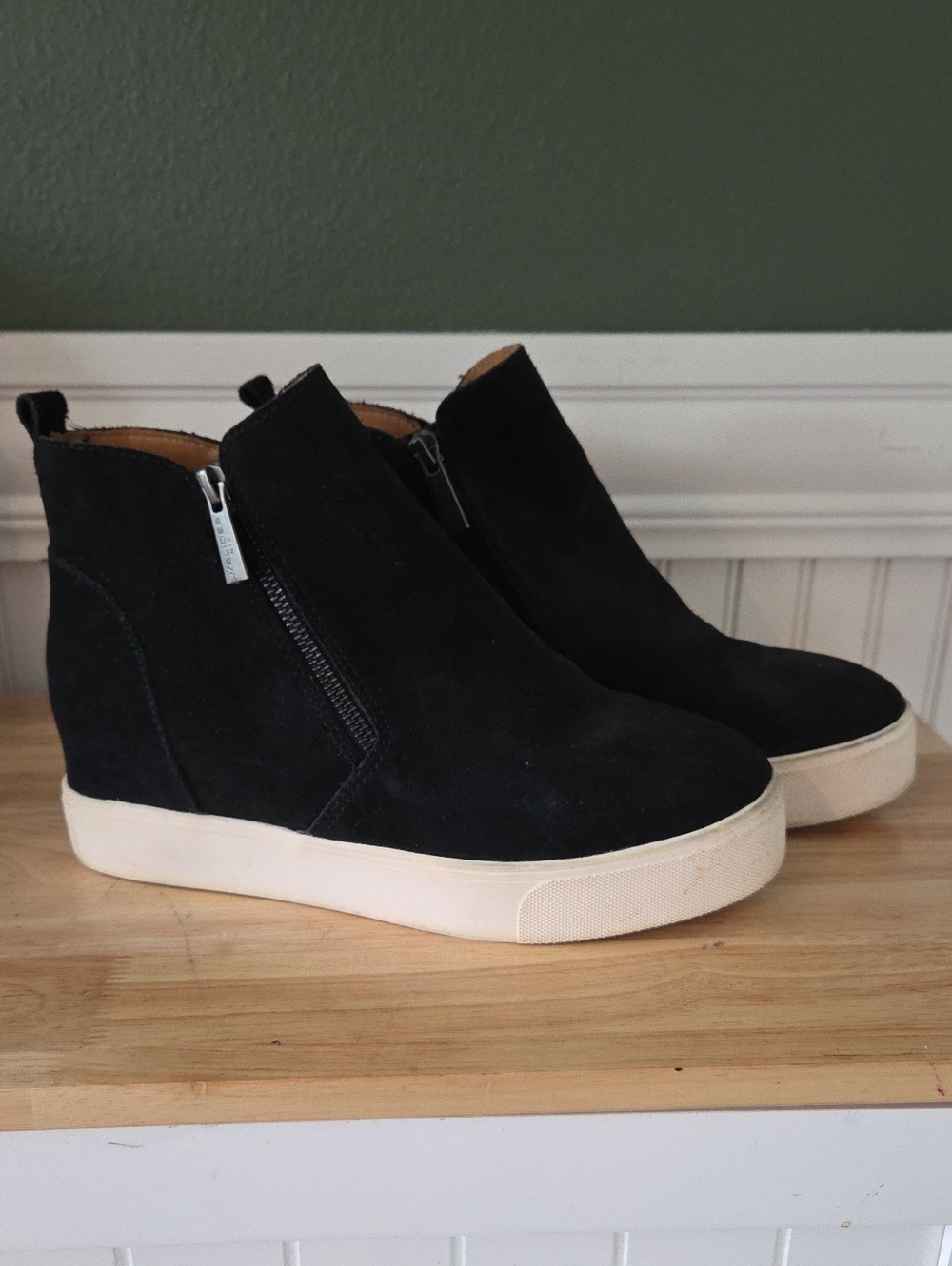 J/Slide Women's  Black Leather Suede Hidden Wedge Zip Sneakers 9.5